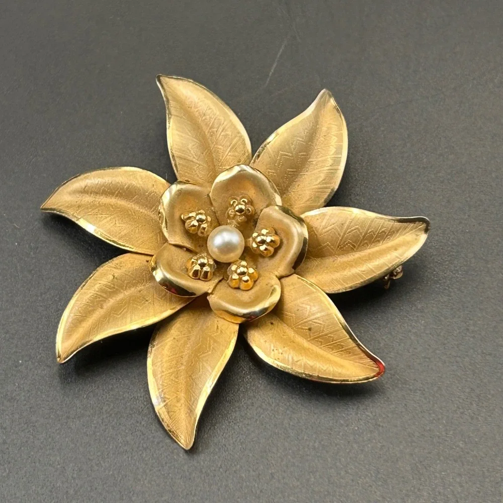 VTG Signed PRIMEX CORO Gold Tone Layered Floral Brooch Pin Pearl Flower 1960s